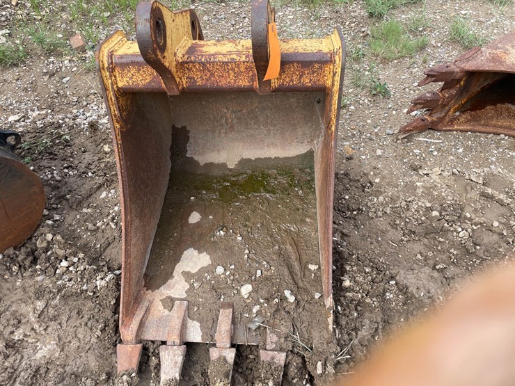 #9173-•-john-deere-backhoe-bucket-image-3