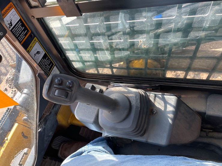 #9151-•-skidsteer-image-26