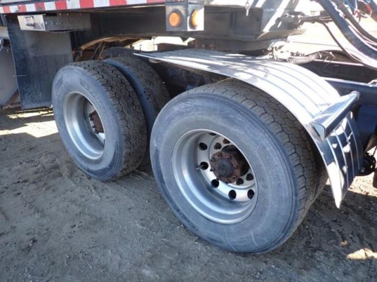 2020-freightliner-114sd-image-52