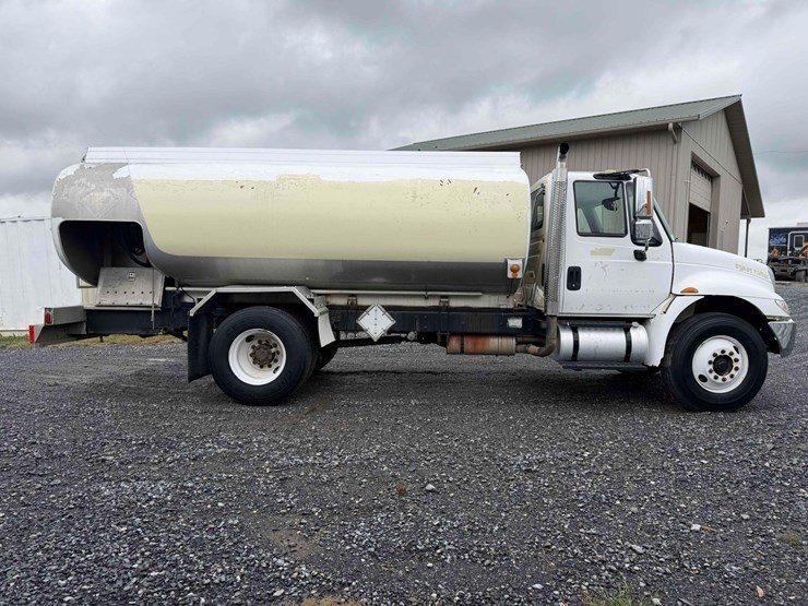 2004-international-durastar-4300-image-6