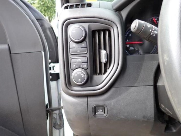 2024-chevrolet-silverado-3500hd-image-16