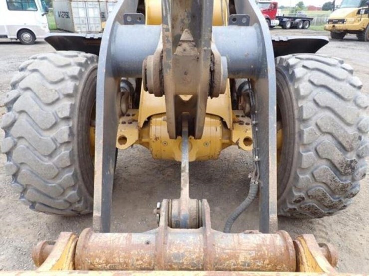 2018-deere-624k-image-28