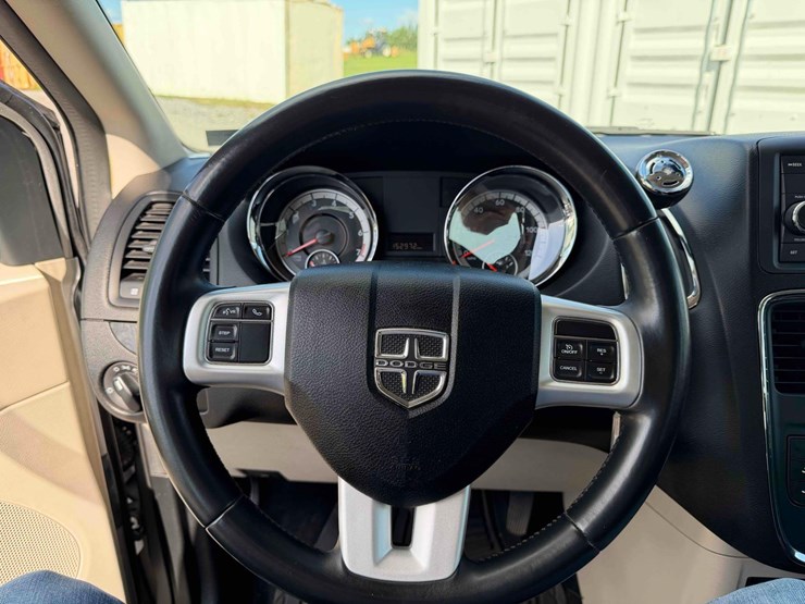 2015-dodge-grand-caravan-image-19