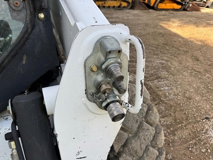 2016-bobcat-s650-image-11