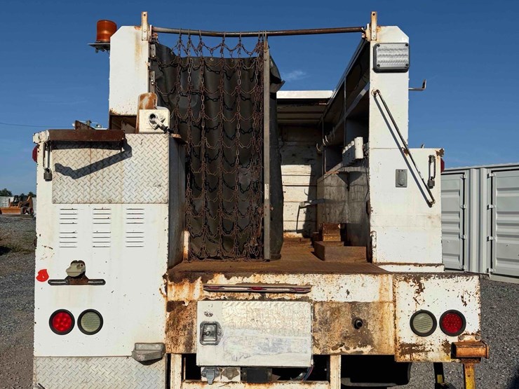 2007-gmc-c8500-utility-body-image-4