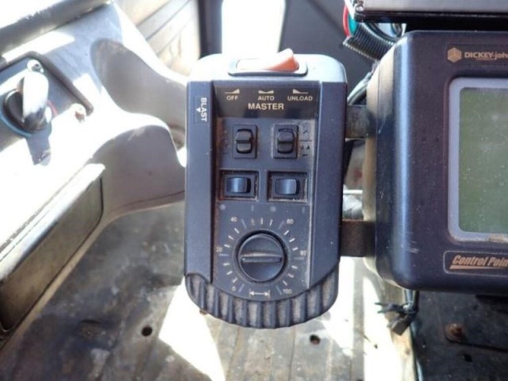 2015-freightliner-108sd-image-23