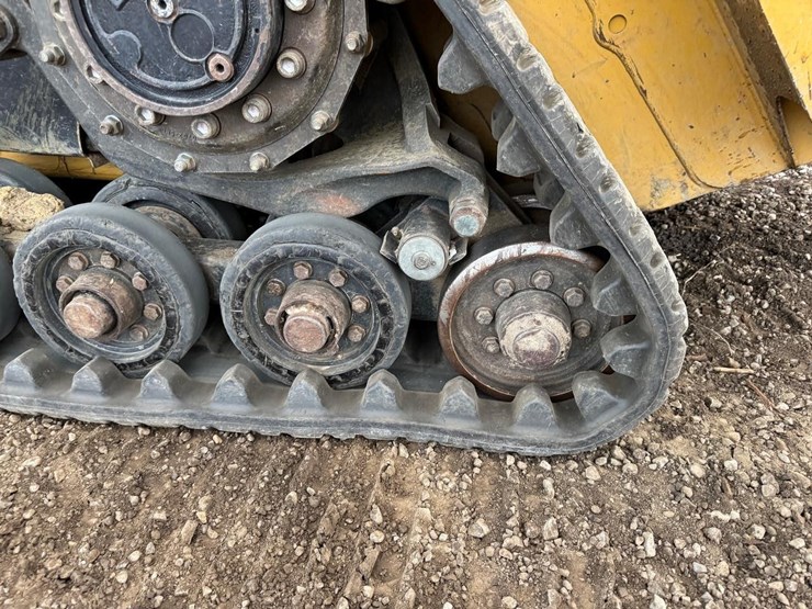 2015-caterpillar-257d-image-16