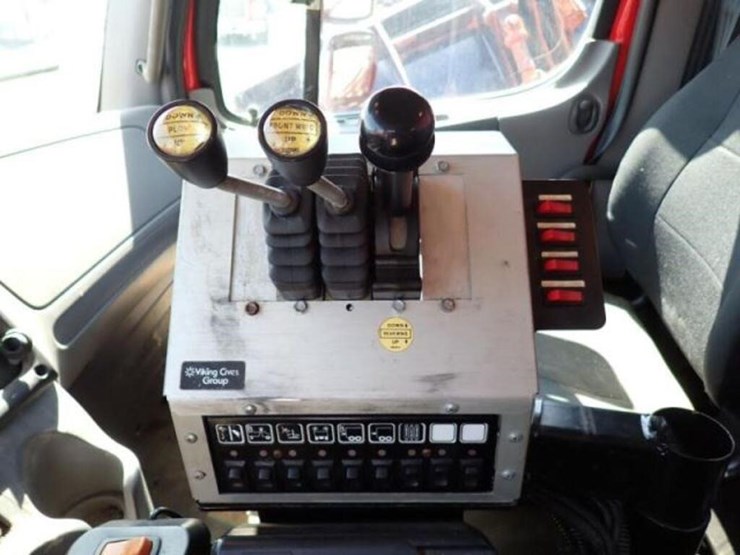 2015-freightliner-108sd-image-21