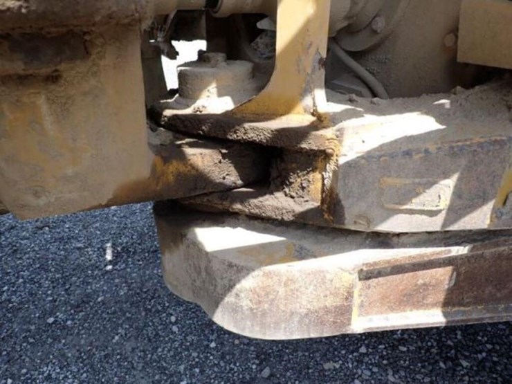 2009-caterpillar-725-image-56