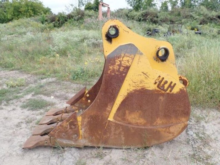2020-john-deere-330-image-8
