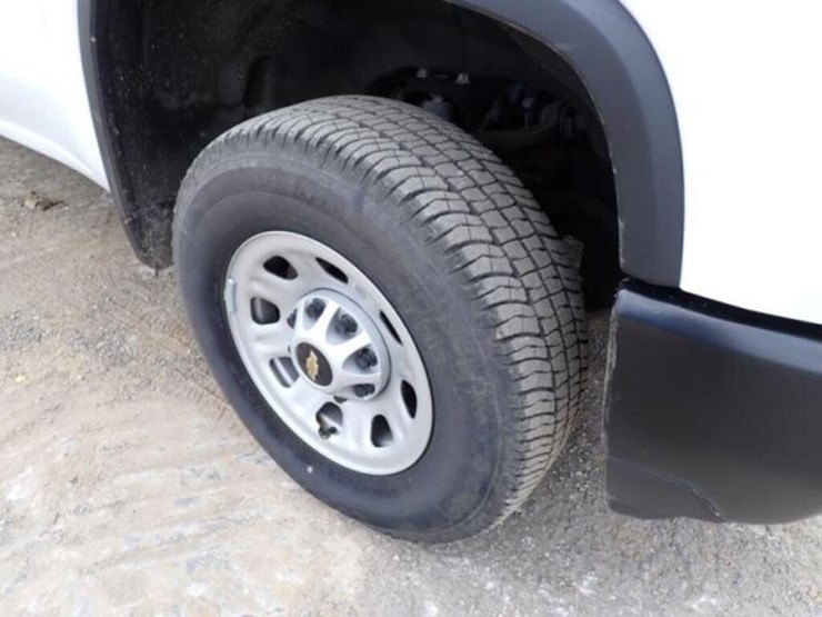 2024-chevrolet-silverado-3500hd-image-34