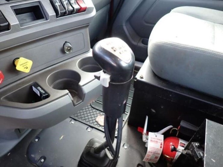 2016-kenworth-t880-image-21