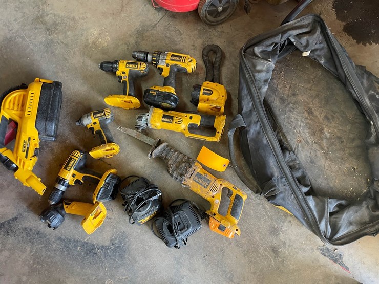 #9206-•-dewalt-18v-assorted-tool-set-image-1