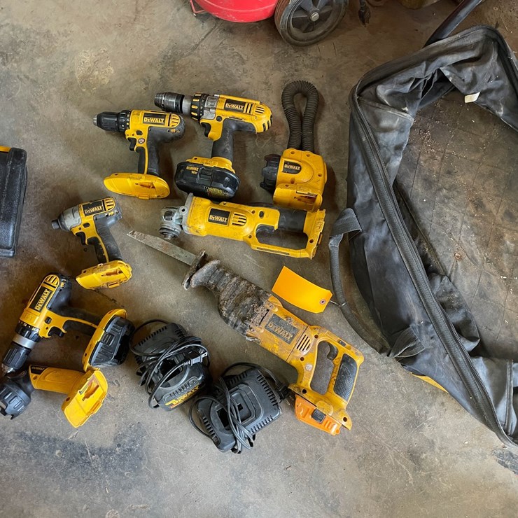 #9206 • Dewalt 18V Assorted Tool Set