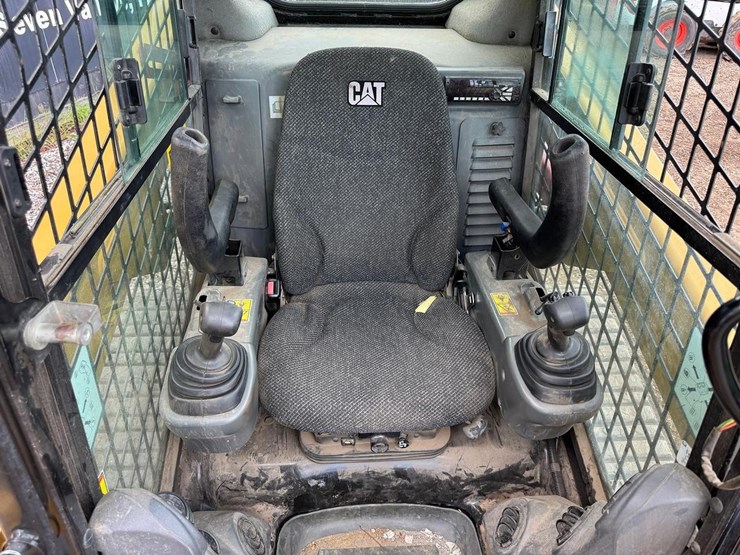 2015-caterpillar-257d-image-22