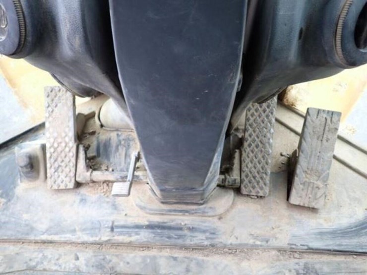 2018-deere-624k-image-14
