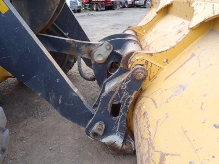 2018-deere-624k-image-32