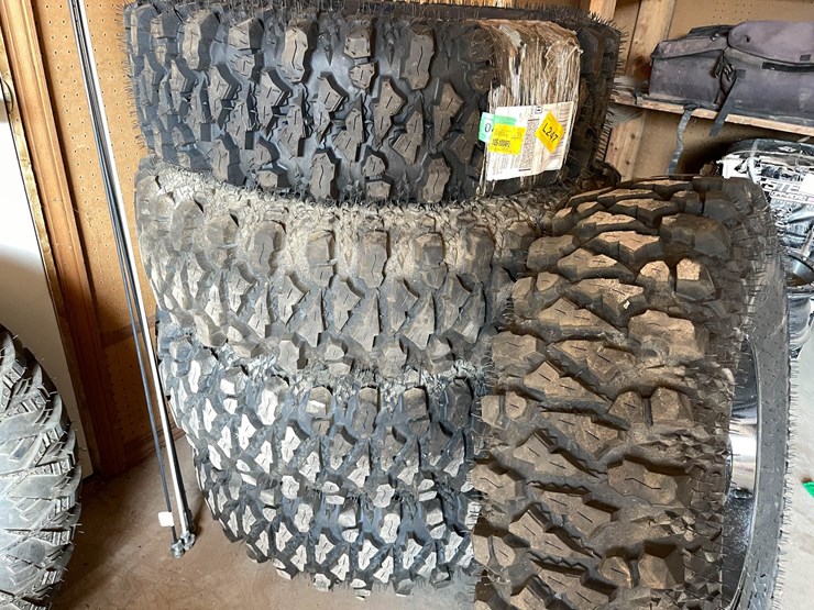 #9158-•-(5)-savage-xt-tires-for-a-can-am-maverick-image-4