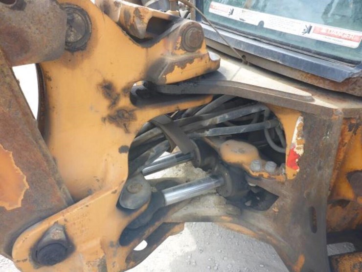 2012-case-580sn-wt-image-38