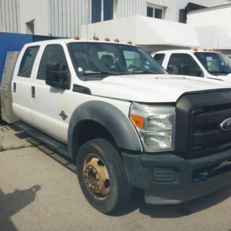 2011 FORD F550 XL
