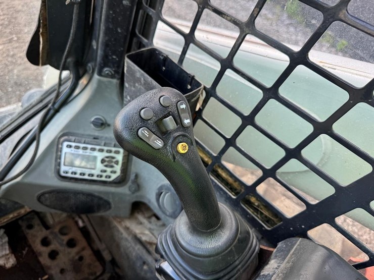 bobcat-t870-image-27