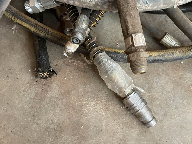 #9243-•-lot-of-hydraulic-hoses-image-5