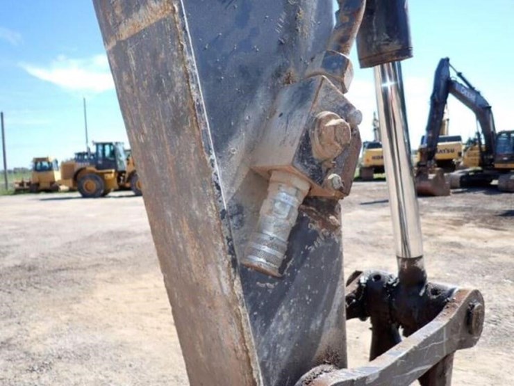 2014-deere-85g-image-26