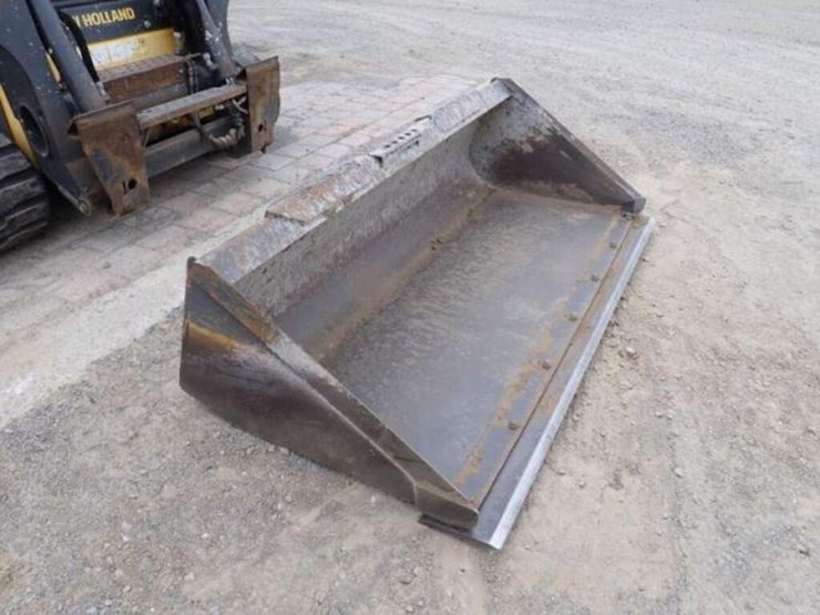 2015-new-holland-c232-image-24