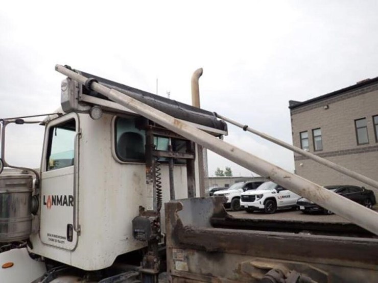 2015-peterbilt-367-image-32