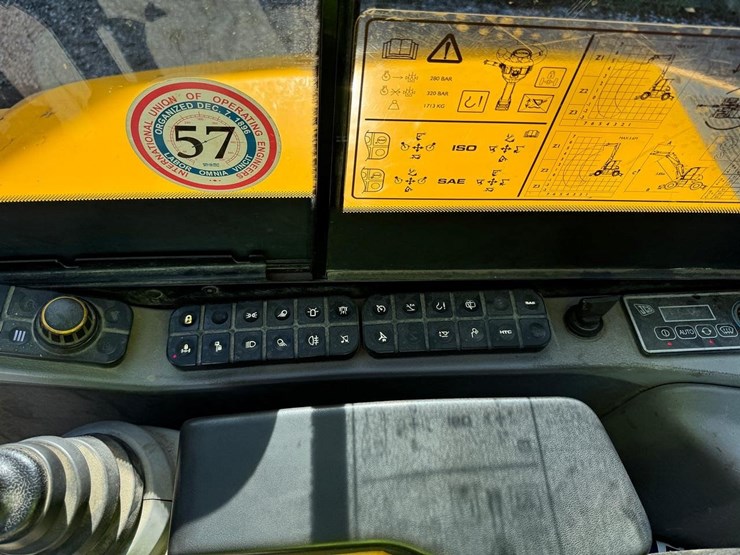 2017-jcb-hydradig-110w-image-26