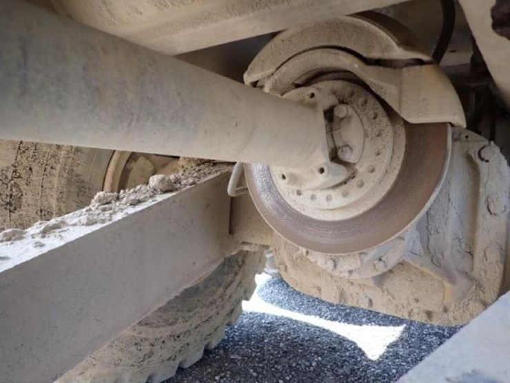 2009-caterpillar-725-image-39