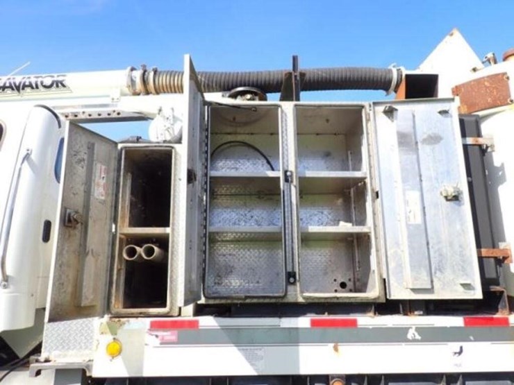 2015-freightliner-114sd-image-37