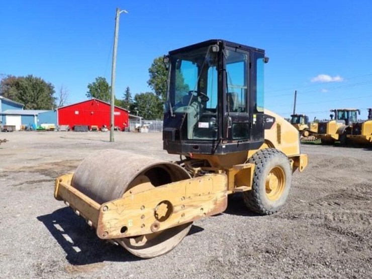 2011-caterpillar-cs44-image-1