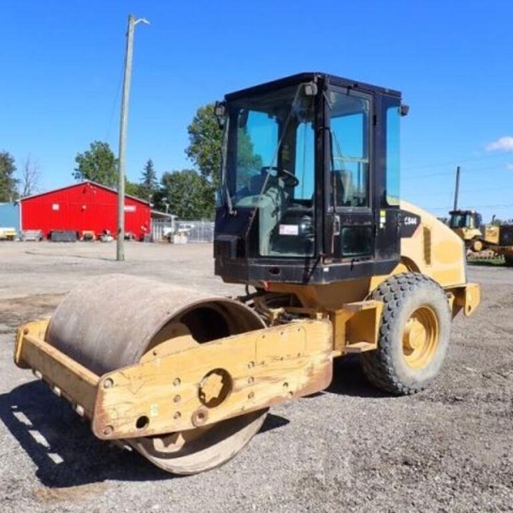 2011 CATERPILLAR CS44