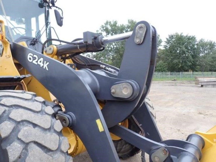 2014-deere-624k-image-35