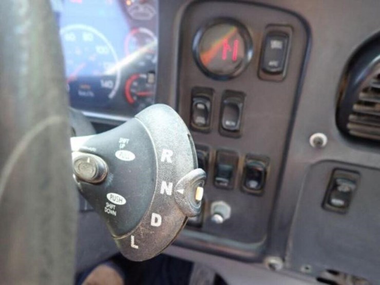 2015-freightliner-114sd-image-26