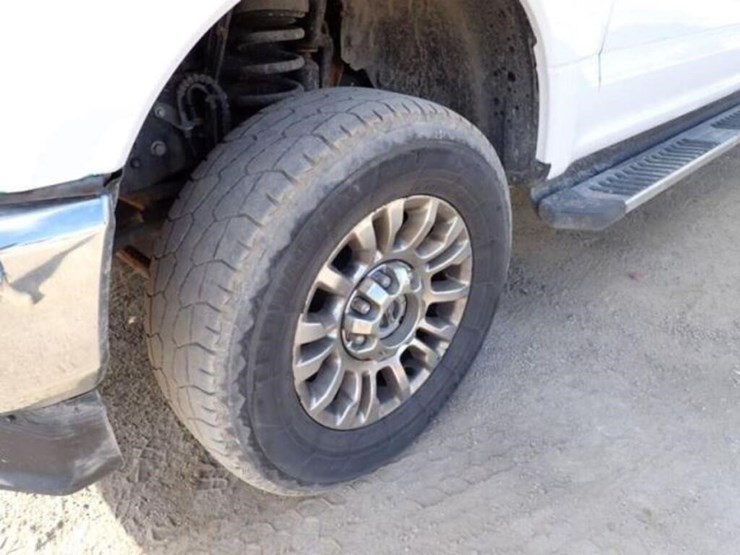 2020-ford-f250-xlt-image-32