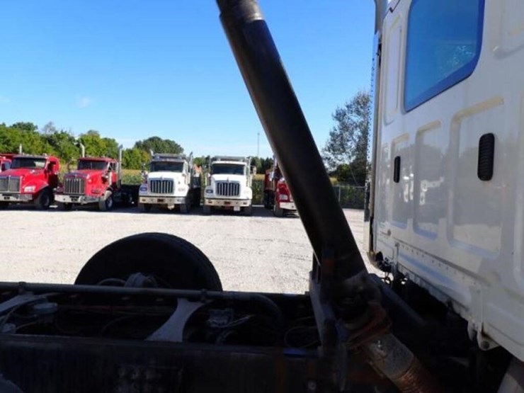 2024-western-star-49x-image-77