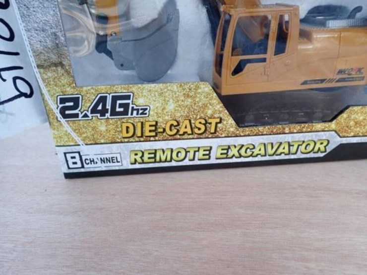 unused-captok-excavator-toy-image-4