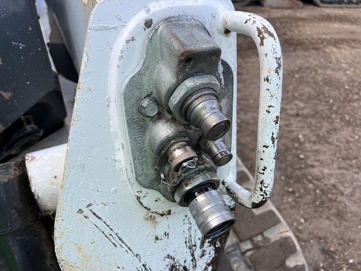2017-bobcat-t870-image-12