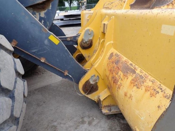 2018-deere-744k-image-33