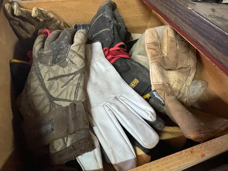 #9213-•-glove-lot-image-3