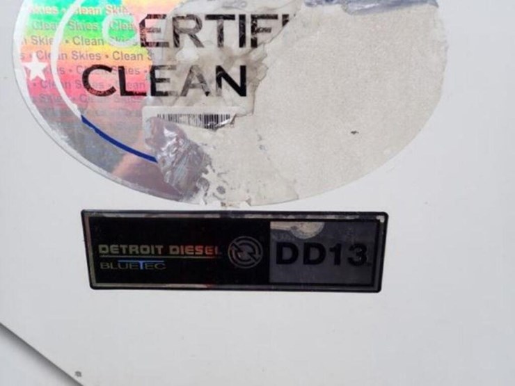 2015-freightliner-114sd-image-7