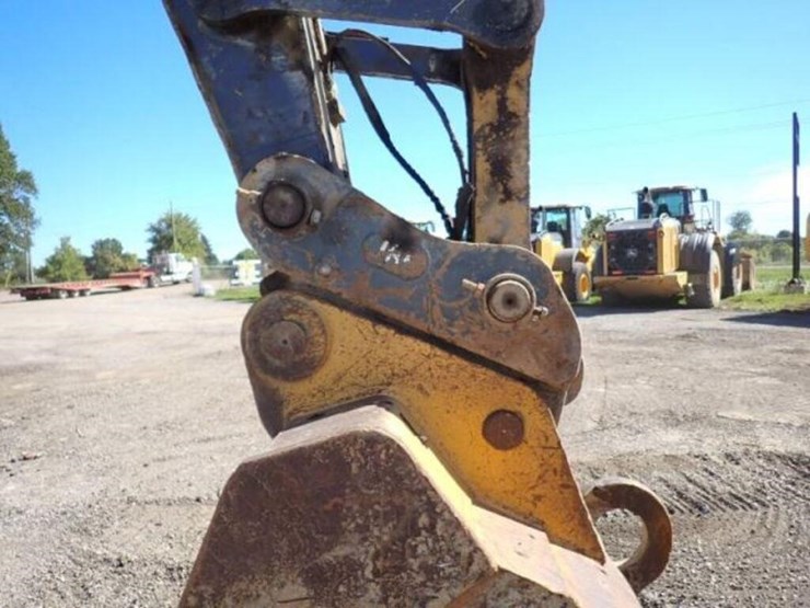 2014-deere-350g-lc-image-31
