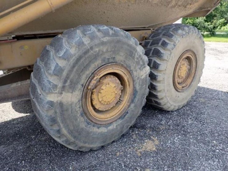 2009-caterpillar-725-image-43