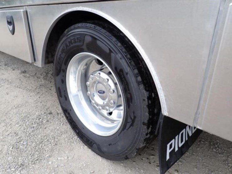 2026-ford-f450-image-36