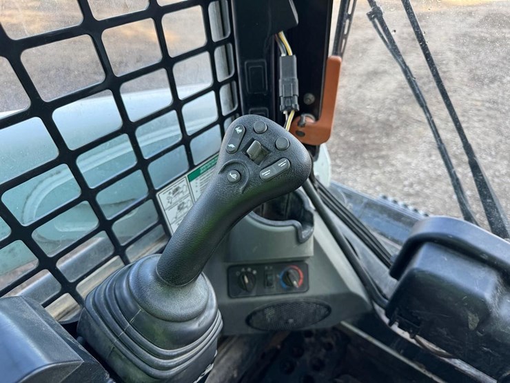 2018-bobcat-t550-image-28