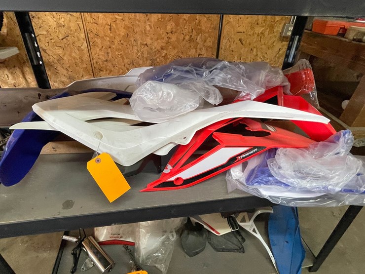 #9238-•-4th-shelf-items-image-1