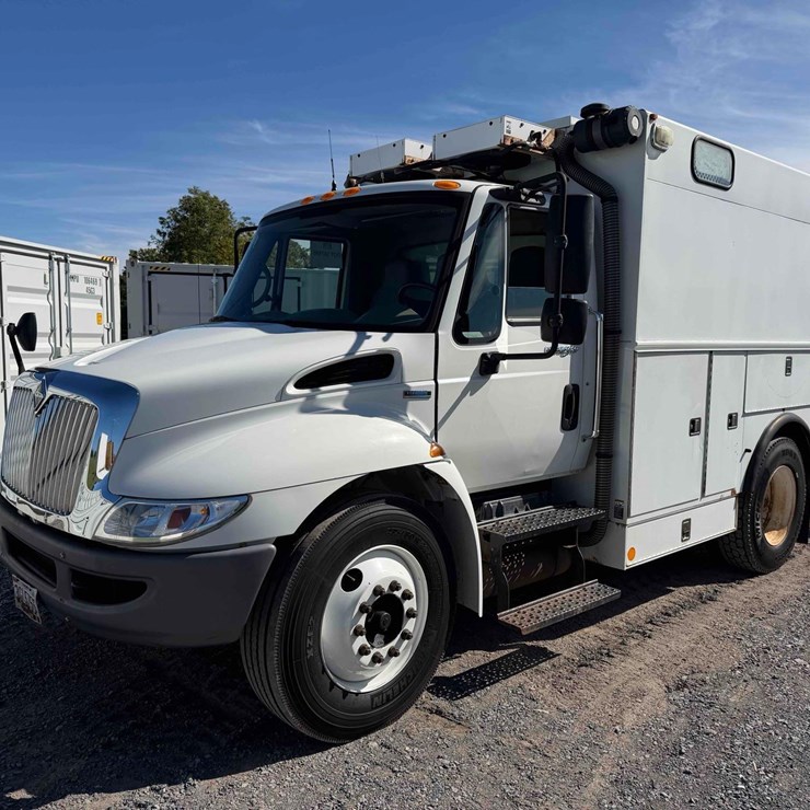 2009 INTERNATIONAL 4300