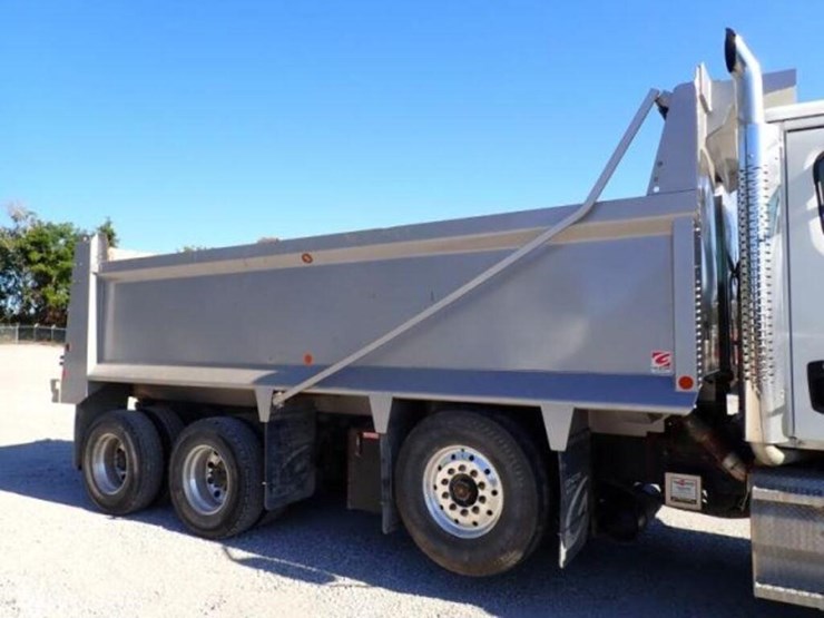 2024-western-star-49x-image-68